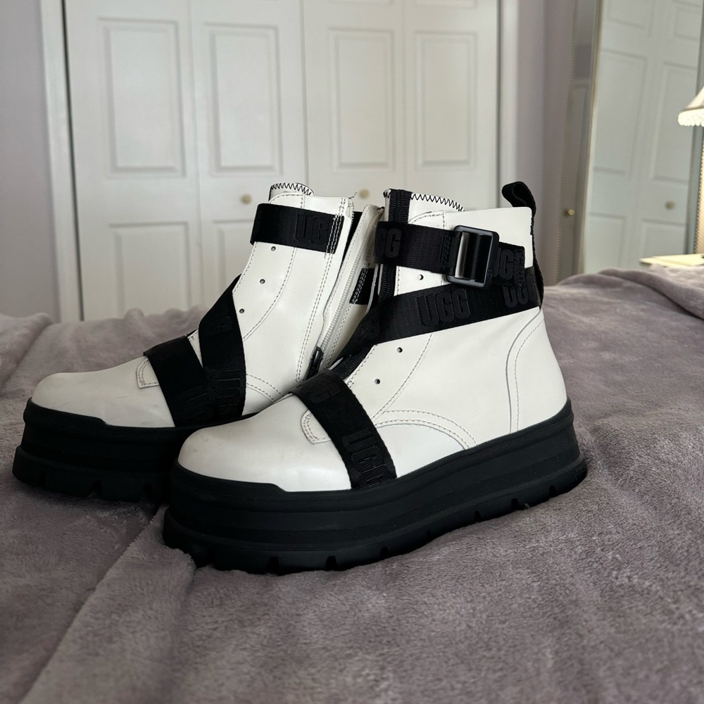 Ugg boots size 8 women’s